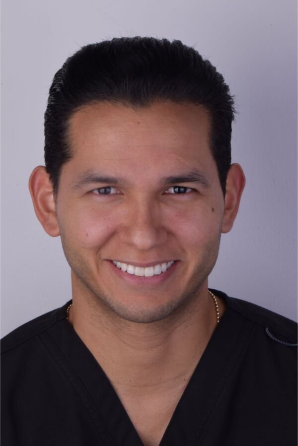 Dr. Israel Páez
